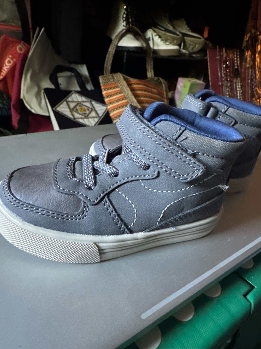 OshKosh B'gosh Gray High-Top Sneakers with Blue Lining size 6M